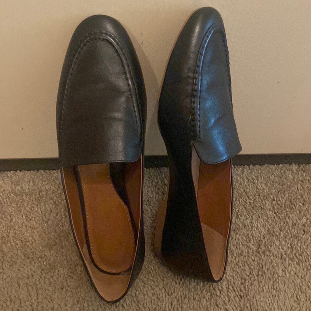 Never worn loafer! Black, size 8